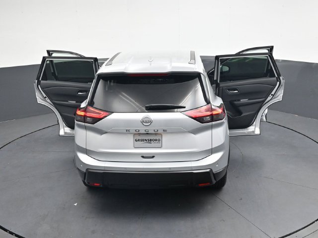 Used 2025 Nissan Rogue SV FWD image 39