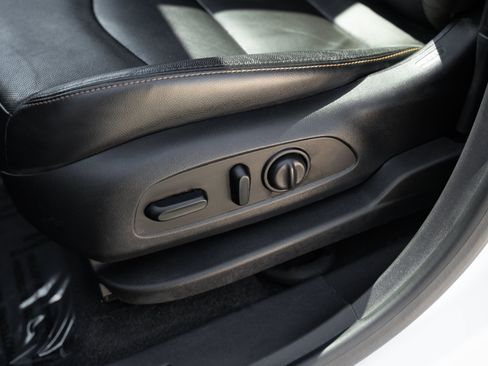 Used 2020 Chevrolet Equinox Premier FWD image 19