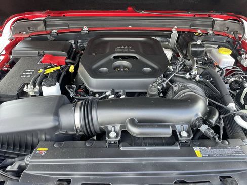 Used 2025 Jeep Wrangler Unlimited Rubicon image 13