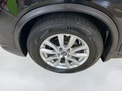 Used 2017 Nissan Rogue SV image 18