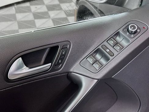 Used 2013 Volkswagen Tiguan SE image 15