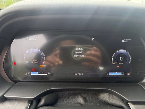 Certified 2023 Jeep Grand Cherokee Overland w/ Luxury Tech Group IV AWD/4WD image 18