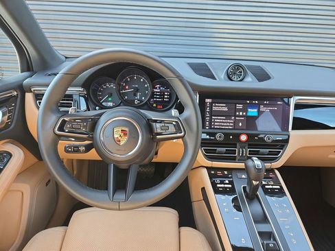 Certified 2026 Porsche Macan AWD/4WD image 8