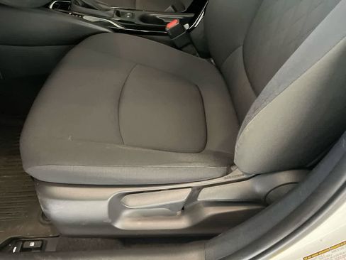 Used 2021 Toyota Corolla LE image 12