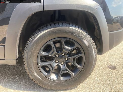 Used 2020 Jeep Cherokee Trailhawk w/ Comfort & Convenience Group image 9