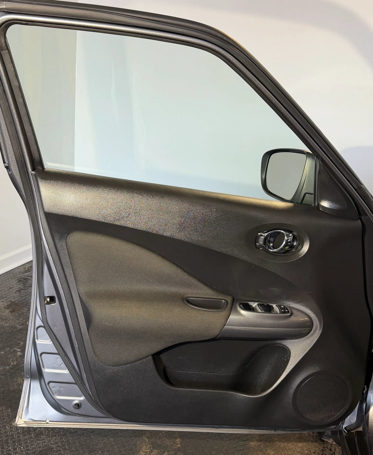 Used 2015 Nissan Juke SV FWD image 12