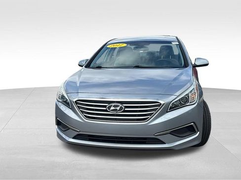 Used 2017 Hyundai Sonata SE w/ Winter Weather Package FWD image 2