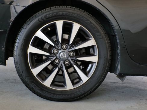 Used 2017 Nissan Altima 2.5 SL w/ 2.5 Technology Package image 37