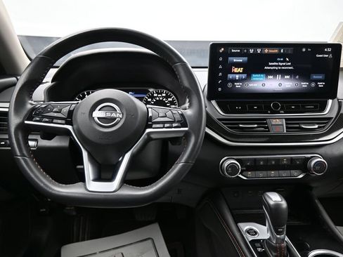 Used 2023 Nissan Altima 2.5 SR w/ SR Premium Package FWD image 14
