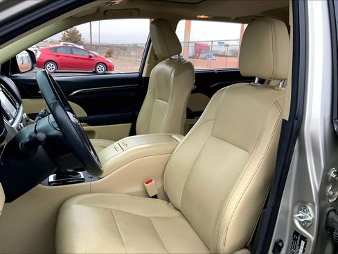 Used 2015 Toyota Highlander Limited image 9
