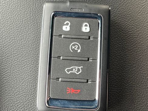 New 2025 Jeep Grand Cherokee Laredo X w/ Luxury Tech Group I AWD/4WD image 20