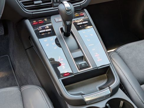 Used 2026 Porsche Macan GTS AWD/4WD image 17