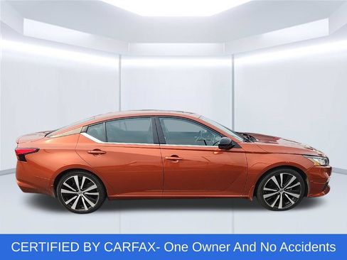 Used 2022 Nissan Altima 2.0 SR FWD image 2