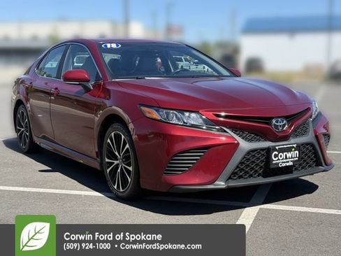 Used 2018 Toyota Camry SE w/ Moonroof Package FWD image 1