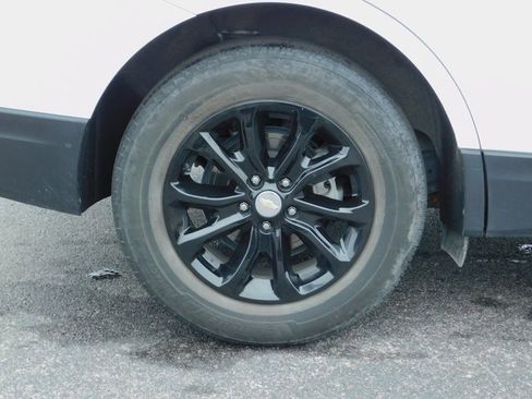 Used 2021 Chevrolet Equinox LT image 11