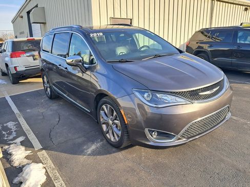 Used 2019 Chrysler Pacifica Limited image 6