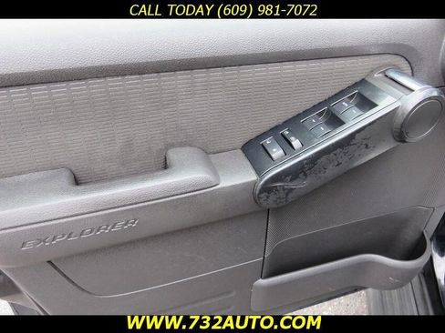 Used 2009 Ford Explorer XLT image 29