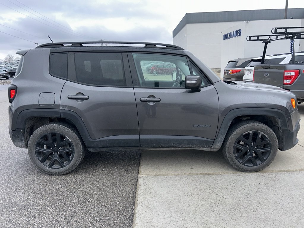 Used 2016 Jeep Renegade Latitude AWD/4WD image 4