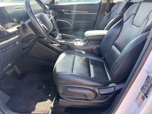 Certified 2024 Kia Telluride LX FWD image 18