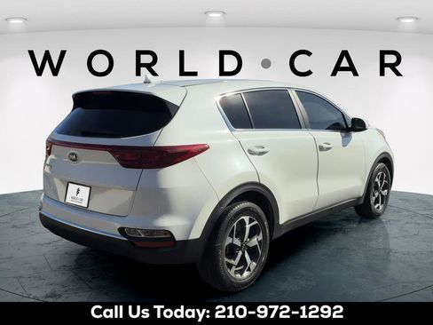Used 2022 Kia Sportage LX image 3