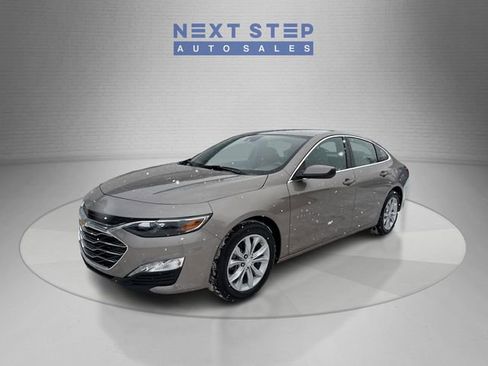 Used 2025 Chevrolet Malibu LT image 3
