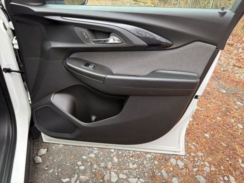 Used 2023 Chevrolet TrailBlazer LS image 10