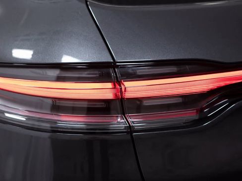 Certified 2025 Porsche Macan image 36