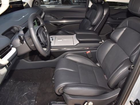 New 2025 Lincoln Navigator L Reserve image 13