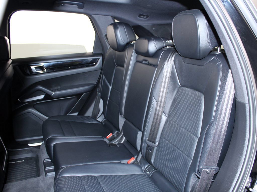 Certified 2023 Porsche Cayenne AWD/4WD image 20