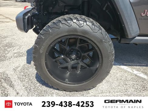 Used 2023 Jeep Gladiator Rubicon AWD/4WD image 14