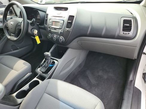 Used 2017 Kia Forte LX image 18