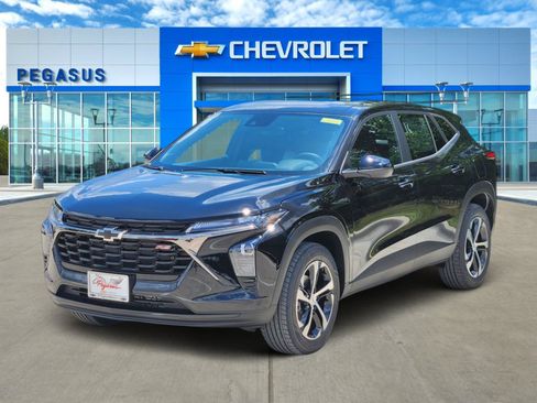 New 2026 Chevrolet Trax RS w/ Sunroof Package FWD image 2