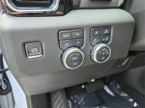 New 2025 GMC Sierra 3500 Denali w/ Denali Reserve Package image 24