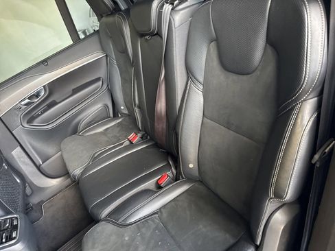 Used 2019 Volvo XC90 T5 R-Design image 9