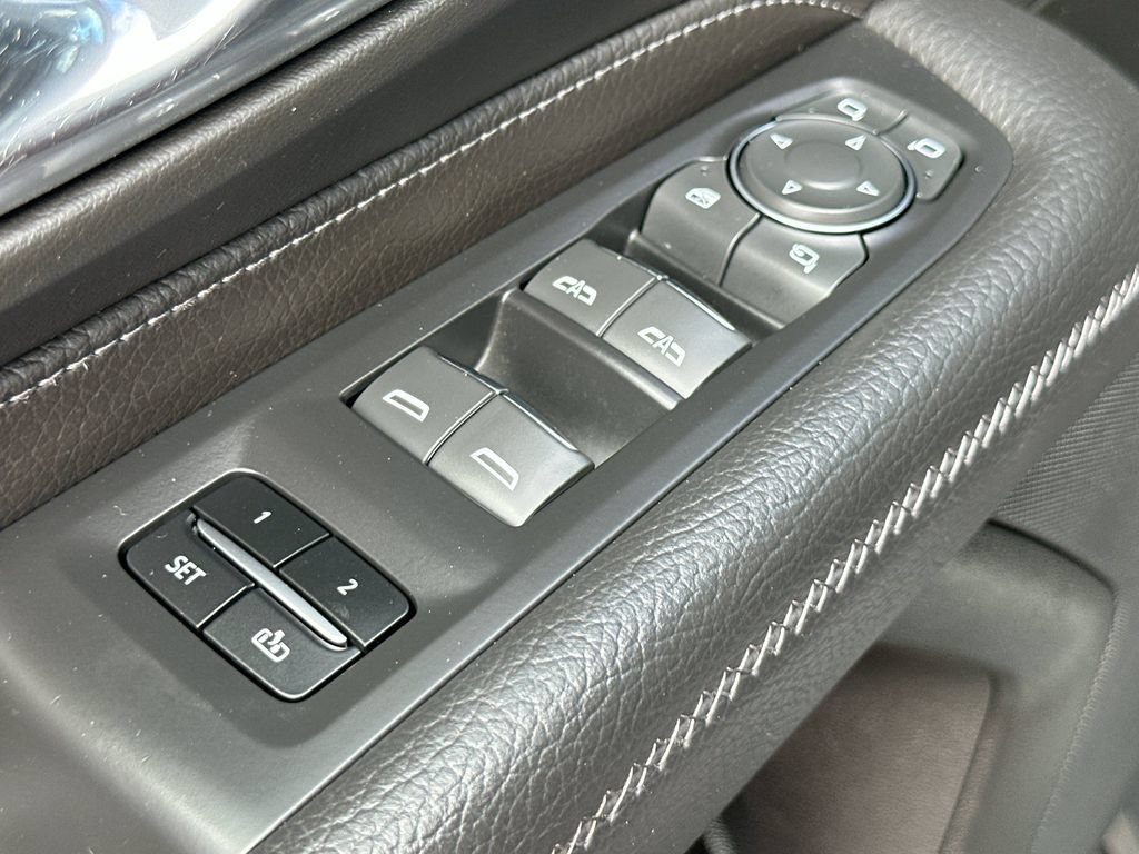 Used 2024 GMC Yukon Denali AWD/4WD image 17