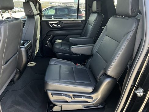 Used 2024 Chevrolet Suburban Z71 w/ Luxury Package image 24