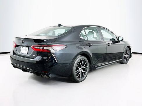 Used 2022 Toyota Camry SE FWD image 9