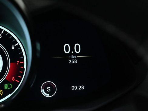 Used 2023 Aston Martin V8 Vantage image 7