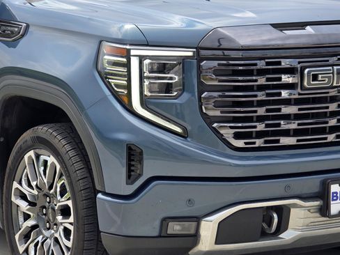 Used 2024 GMC Sierra 1500 Denali Ultimate AWD/4WD image 9