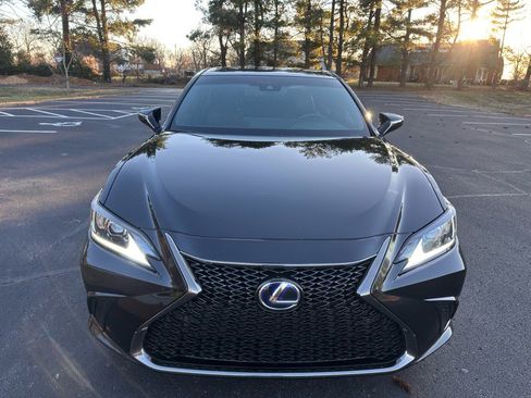 Used 2022 Lexus ES 300h F Sport image 3