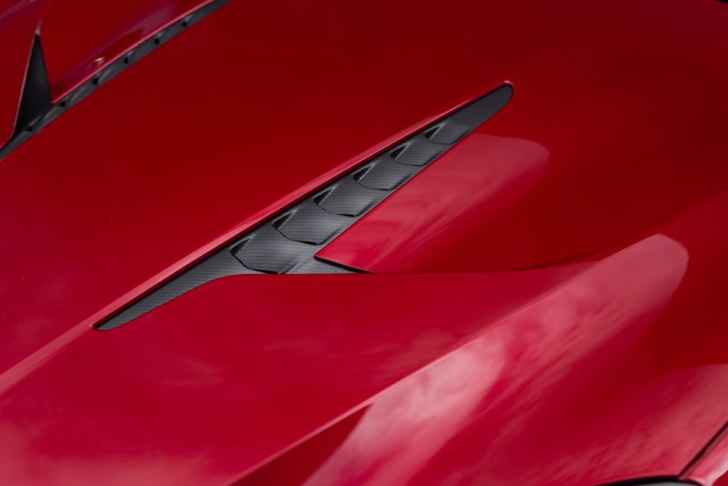 Used 2025 Aston Martin Vanquish RWD image 16