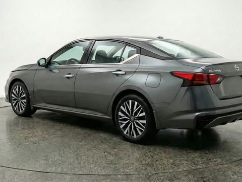 Used 2025 Nissan Altima 2.5 SV image 6