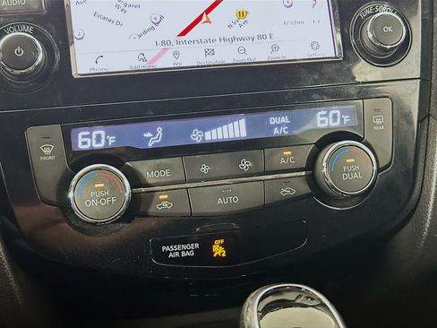 Used 2019 Nissan Rogue SV w/ Premium Package FWD image 24