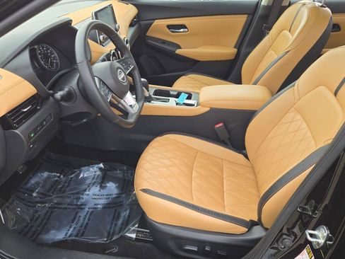 Used 2025 Nissan Sentra SV w/ SV Premium Package image 18