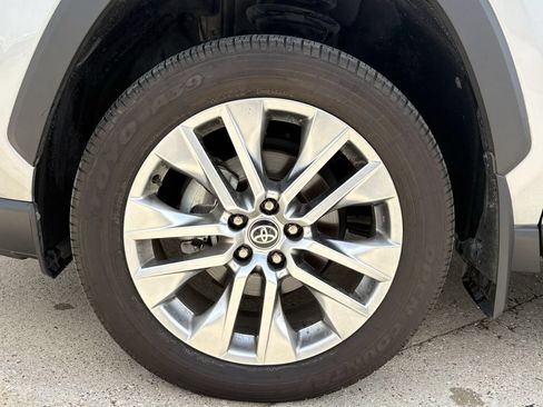 Used 2024 Toyota RAV4 XLE Premium FWD image 9