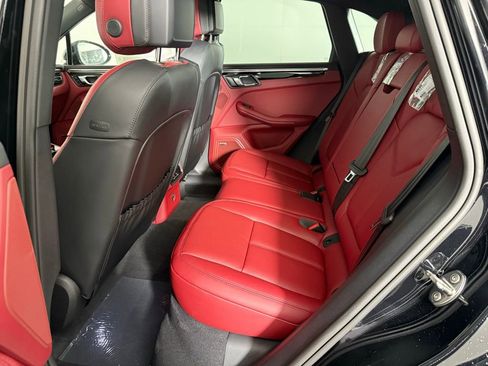 Certified 2025 Porsche Macan S image 23