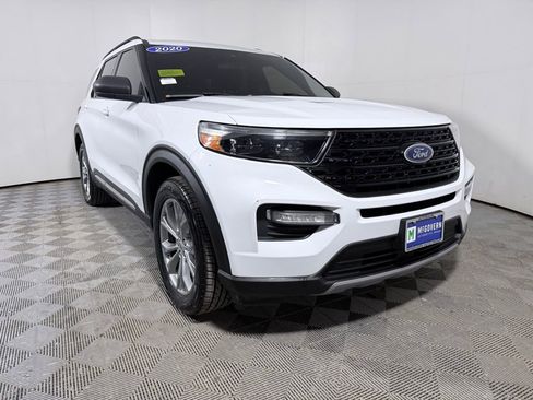 Used 2020 Ford Explorer XLT w/ Equipment Group 202A AWD/4WD image 9