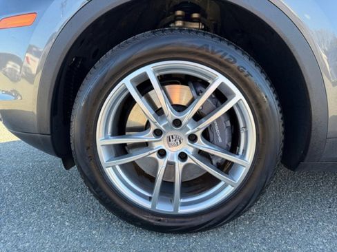 Used 2022 Porsche Cayenne AWD/4WD image 9