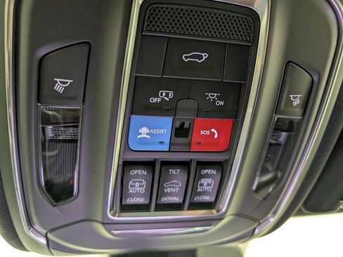 New 2025 Jeep Grand Cherokee L Limited w/ Luxury Tech Group II image 30