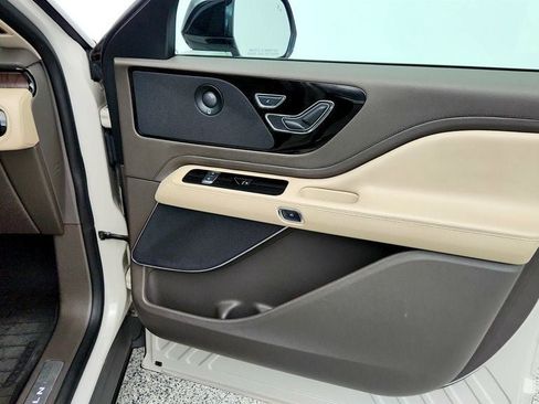 Used 2021 Lincoln Aviator Reserve w/ Elements Package Plus AWD/4WD image 27
